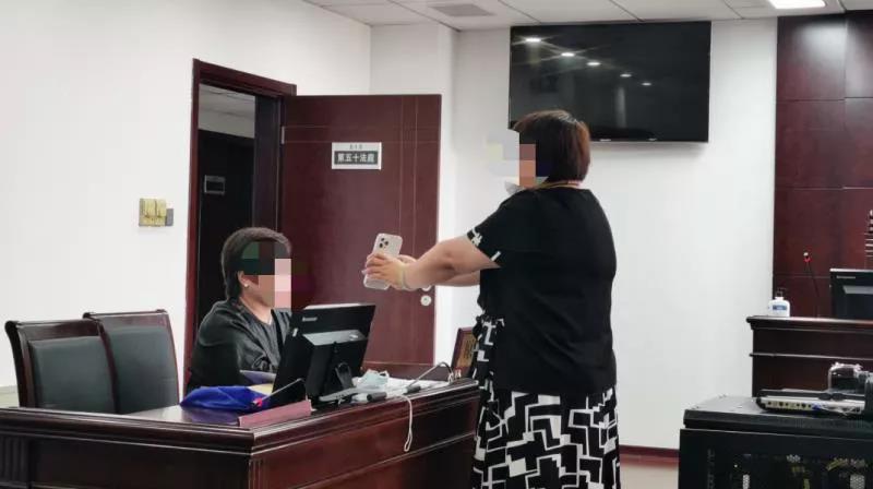 姐妹因遗嘱反目,小妹称:我只想要六幅十字绣! 姐妹因遗嘱反目,小妹称:我只想要六幅十字绣!