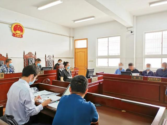九旬老人将百万遗产赠给居委会,“消失”了近60年的子女出现...... 九旬老人将百万遗产赠给居委会,“消失”了近60年的子女出现......